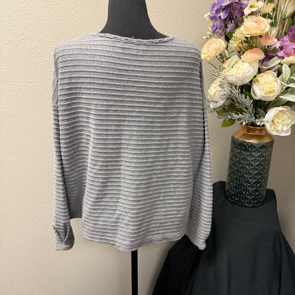 Listicle Gray Textured Stripe Sweater Women’s Medium Cozy Casual Fall Winter Top - Picture 3 of 7
